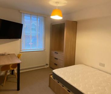 3 bedroom flat to rent - Photo 1