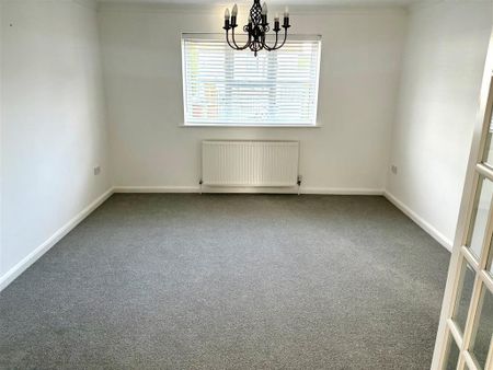 4 bedroom detached house to rent - Photo 2