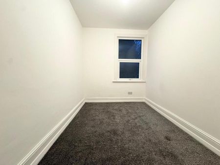 3 bedroom apartment to rent - Photo 4