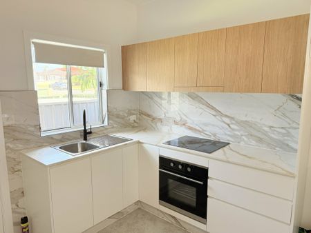 Neat 2 bedroom flat - Photo 3