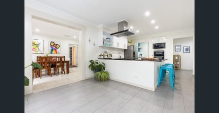 Charming 4 bedroom home - Photo 2