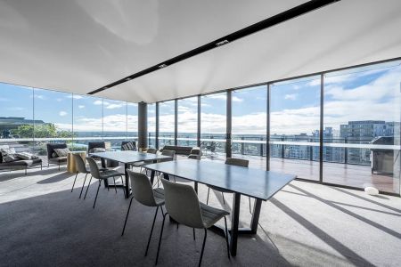 Luxurious Cosmopolitan Living With Water Views - Photo 3