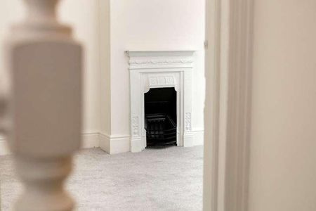 London Road, Bath, Somerset, BA1 - Photo 3