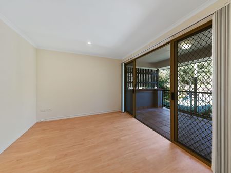 Modern unit in unbeatable location! - Photo 2