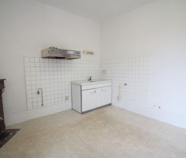 Location Appartement 3 pièces 93m² ST LEGER DES VIGNES 58300 - Photo 2