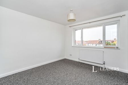 2 bedroom maisonette to rent Battery Close, Gosport, Hampshire, PO12 - Photo 3