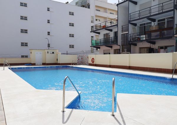 Fantástico ático dúplex en Benalmádena de dos dormitorios con estupendas vistas. – ben414mm