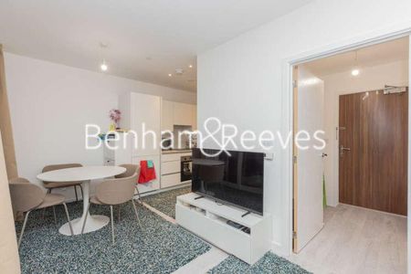 Shearwater Drive, Hendon, NW9 - Photo 2