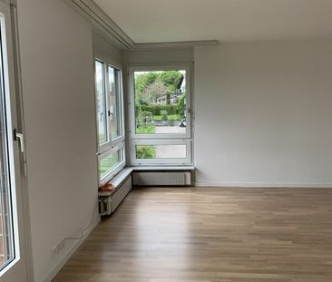 Helle 4.5-Zimmer-Wohnung in Zumikon mit Sicht ins Grüne - Photo 2