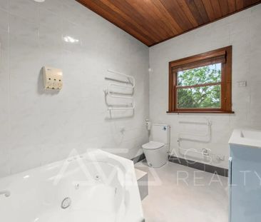 SPACIOUS FAMILY HOME ON LARGE BLOCK WITH POOL IN PRIME CASTLE HILL ... - Photo 2