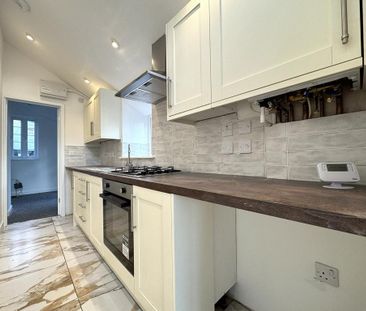 2 bedroom end of terrace house to rent - Photo 4