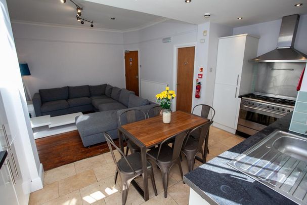 6 bedroom terraced house to rent - Photo 1