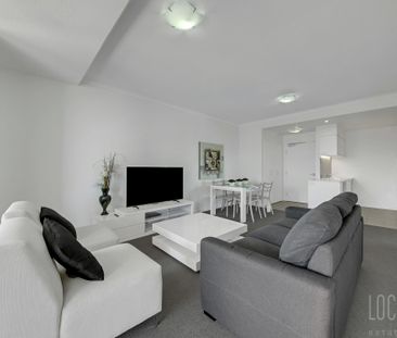 FULLY FURNISHED EXECUTIVE APARTMENT WITH VIEWS AT THE PINNACLE - Photo 1