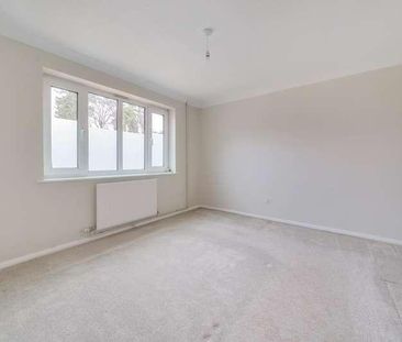 Lightwater, Surrey, GU18 - Photo 5