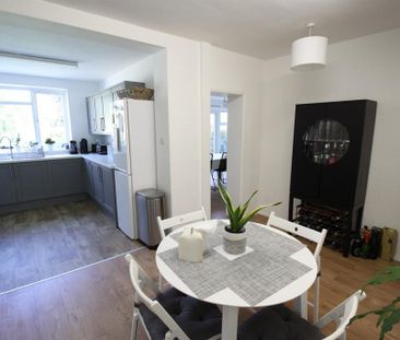4 bedroom semi-detached house to rent - Photo 5
