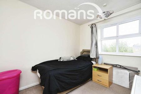 Thorley Court, Swindon, SN25 - Photo 3