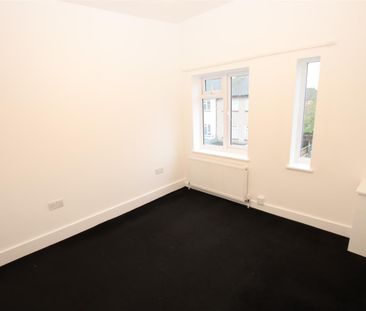 2 bedroom Flat to let - Photo 4