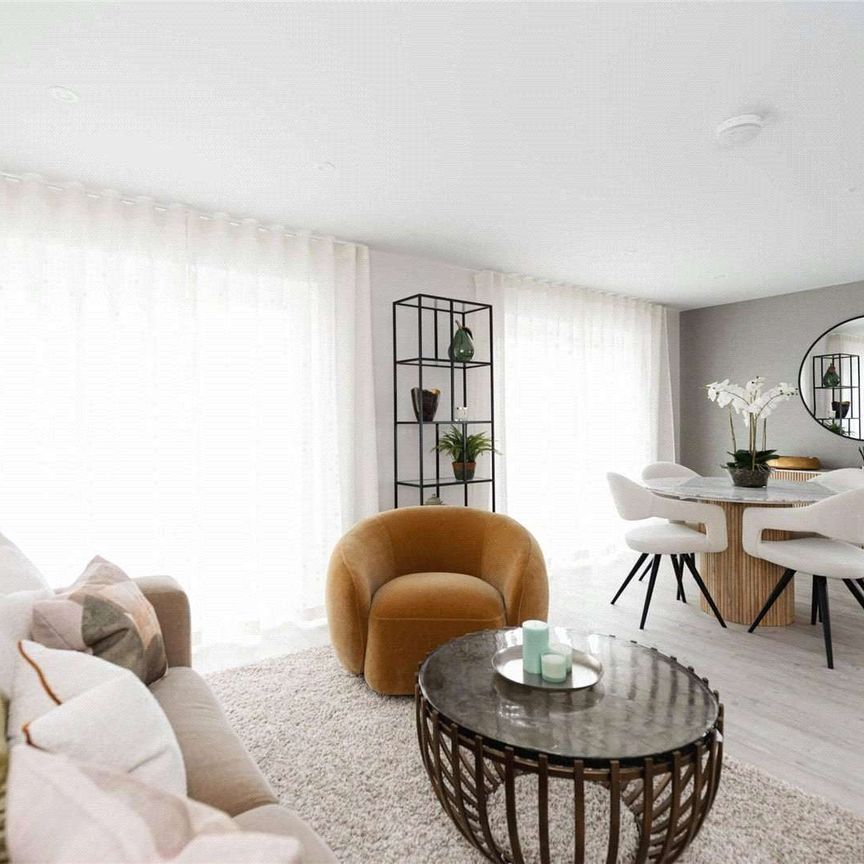 A Ground floor, 2 bedroom apartment in a gated community with parking. - Photo 1