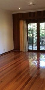 4 Bedroom Family Home - Photo 3