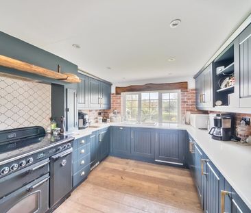 4 bedroom semi-detached house to rent - Photo 3