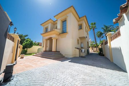 Luxury Villa for rent in Marbella, Andalusia - Photo 3