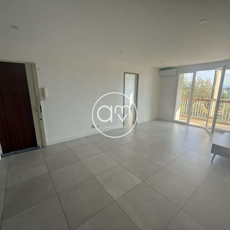 Location Appartement 4 pièces 74m² HYERES 83400 - Photo 1