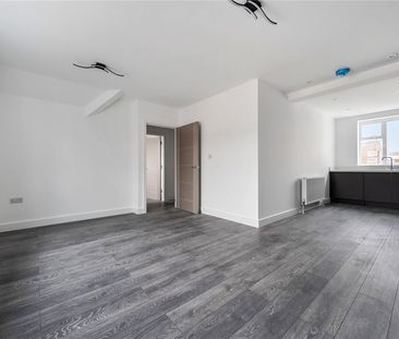 The Broadway, AL1, Hertfordshire - Photo 3