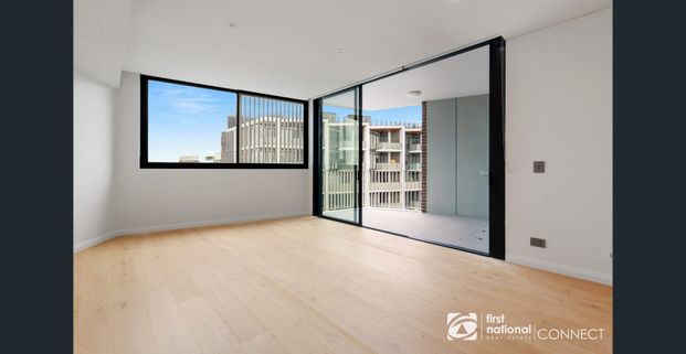 Lavish 1 bedroom unit with parking - Photo 1