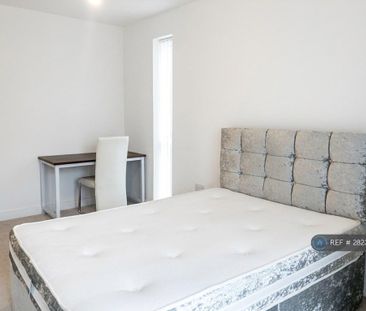 3 bedroom flat to rent - Photo 6