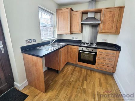 2 bedroom mews to rent - Photo 2