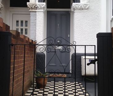 Room in a Shared House, Khama Rd, SW17 - Photo 3