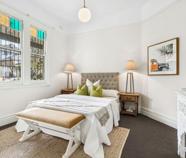 Bright and Airy Semi-Detached Home with Classic Cottage Charm - Photo 4