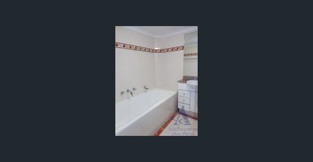 City Living! Spacious Unfurnished 2-bedrooms Apartment on Regis Towers. - Photo 2