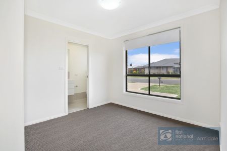 FOOTHILLS ESTATE DUPLEX!!! - Photo 4