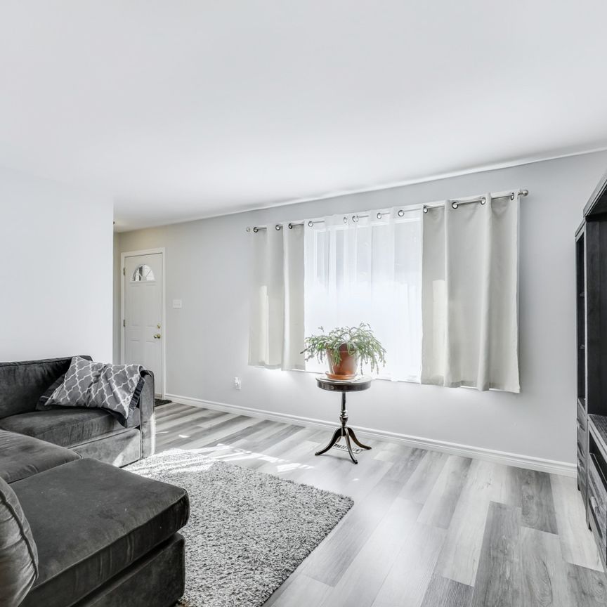 For Lease - 82 Lacey Crescent, London South, Ontario - Photo 1