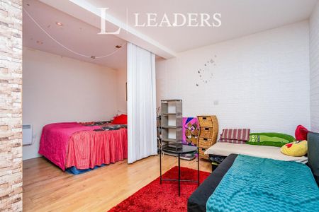 Studio to rent - Photo 5