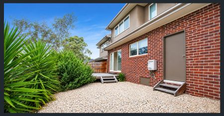 Modern Two-Storey Townhouse in Convenient Croydon North Location - Photo 5