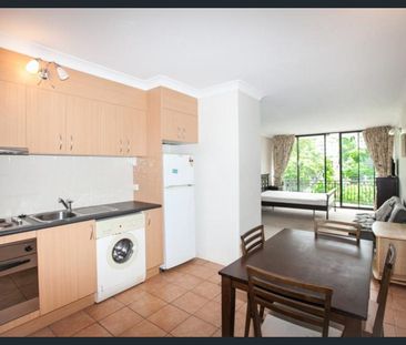 Furnished Studio in Prime West End Location! - Photo 4