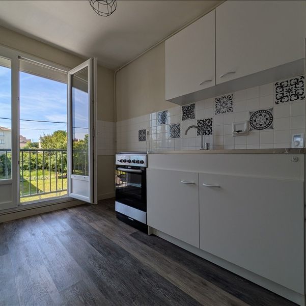 2 pièces - 42,43 m² - 2ème étage - Colocation non autorisée - Photo 1
