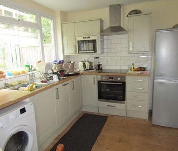 3 bed Semi-Detached - To Let - Photo 6