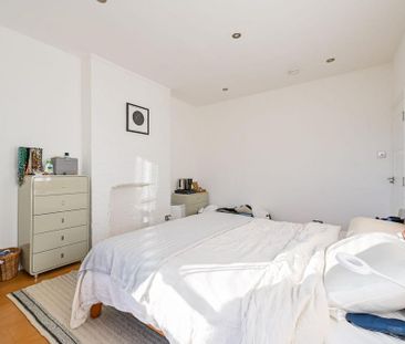 4 bedroom semi-detached house to rent - Photo 5