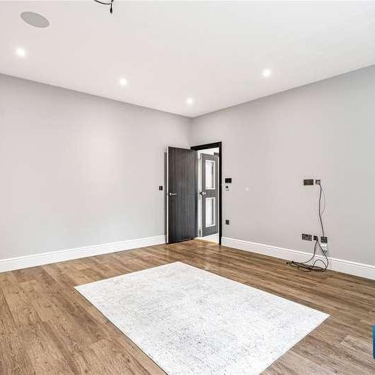 Rowantree Road, Enfield, London, EN2 - Photo 1