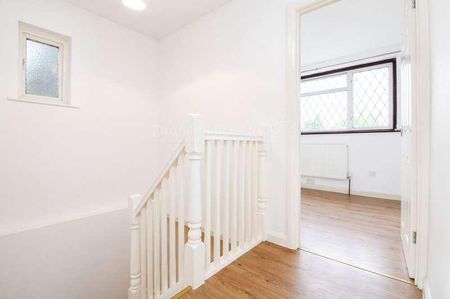 Crosslands Avenue, Southall, UB2 - Photo 2