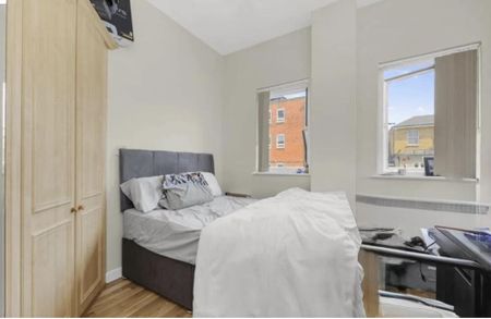 3 bedroom flat to rent - Photo 2