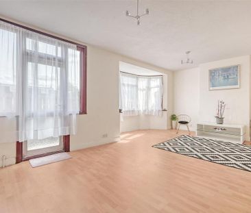 3 bedroom flat to rent - Photo 6