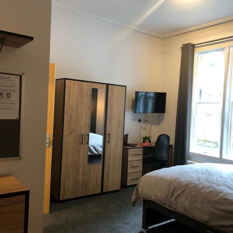16 bedroom flat to rent - Photo 1