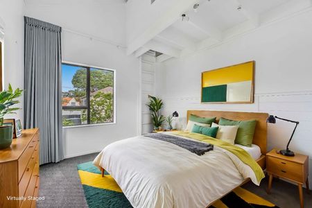 Sunny, Spacious and Unique! - Photo 2