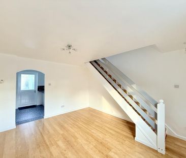 2 bedroom terraced house to rent - Photo 3