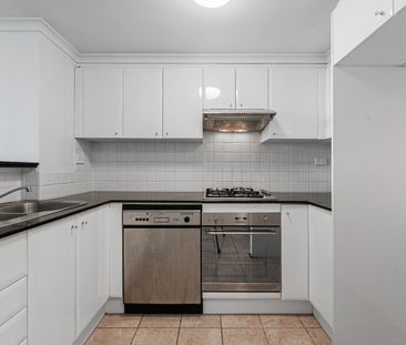 Absolute One-Bedroom Apartment boasts amazing views to city For Rent - Photo 2