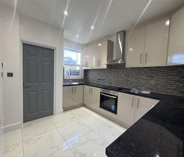 5 bedroom terraced house to rent - Photo 4